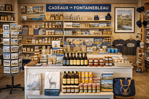Image of a gift shop in Fontainebleau.