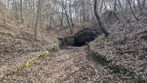 A picture of the entrance of the Crystal Cave in Fontainebleau