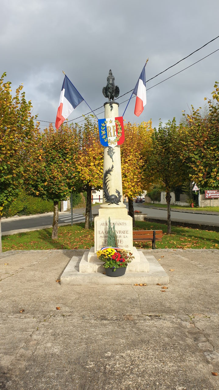 La Genevraye - War memorial